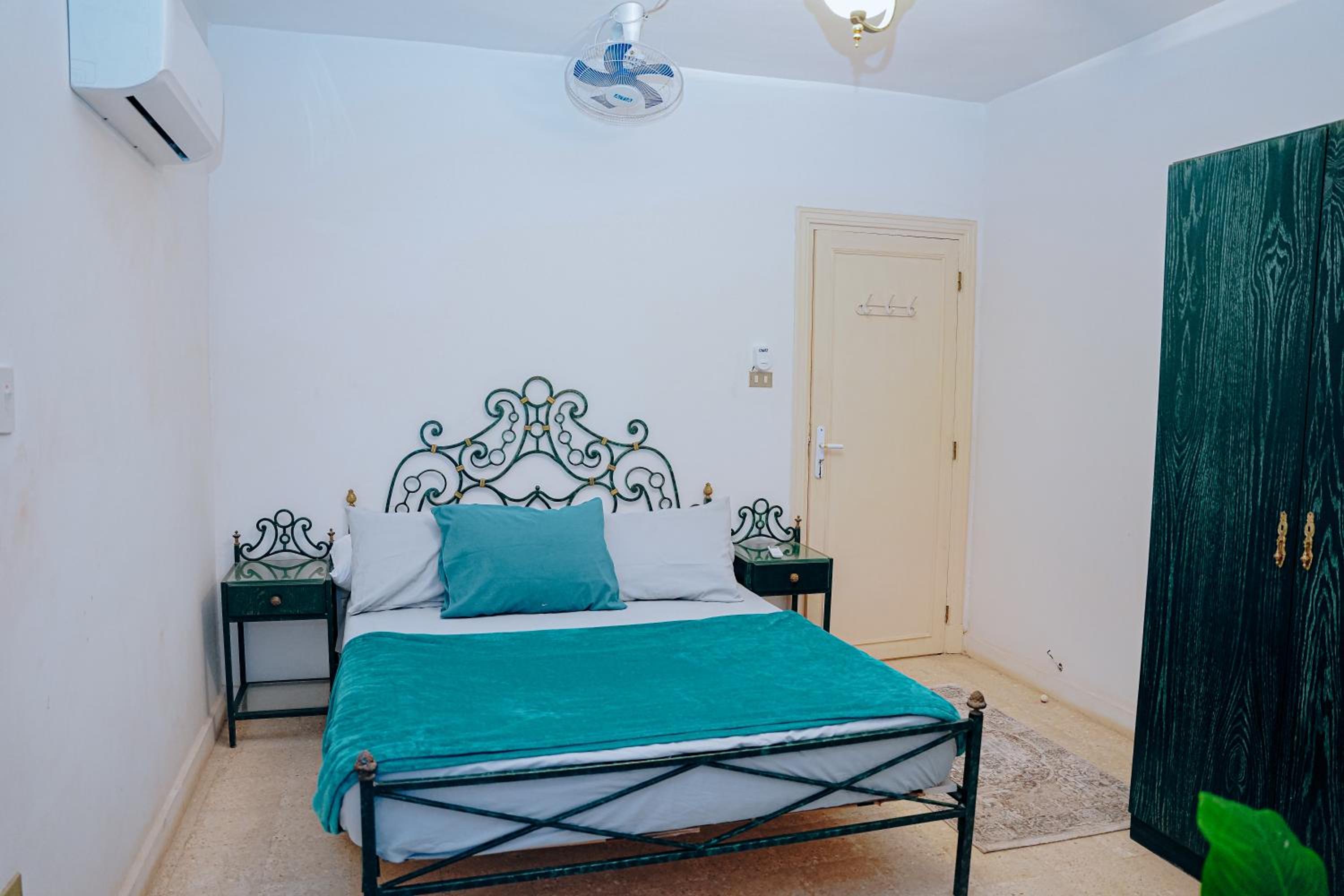 Tunis Oasis 4 Bedrooms private villa with private pool