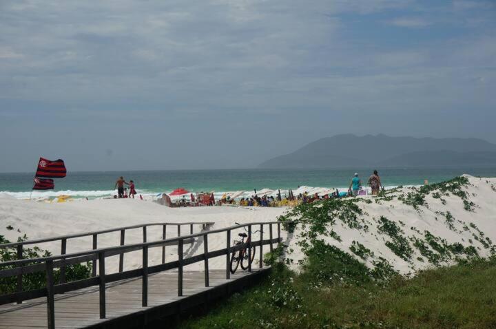 LINDA COBERTURA EM CABO FRIO DE FRENTE MAR MAX 8