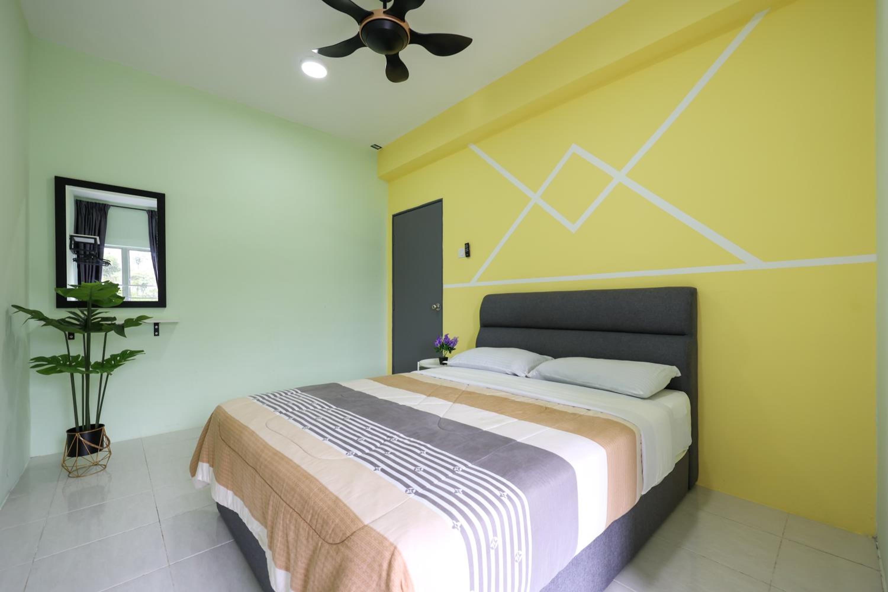 Moonight Luxe Suite, Cameron's Emerald Avenue