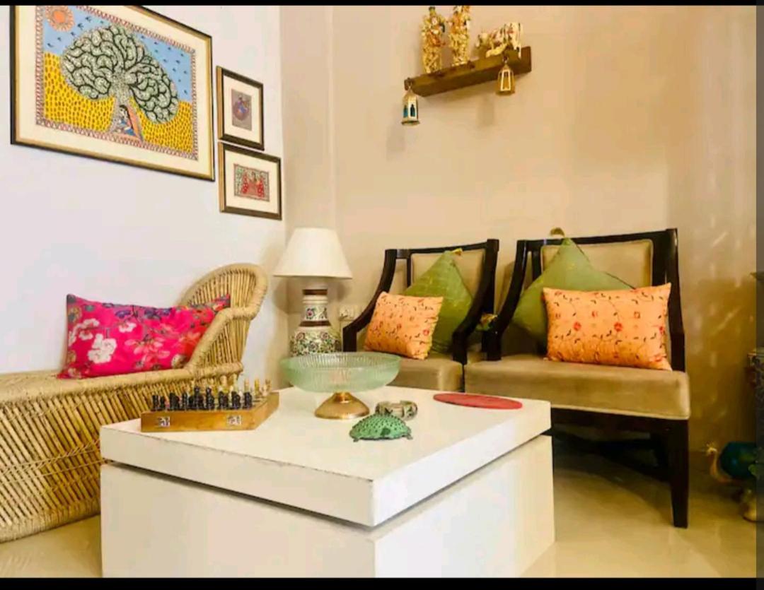 Ac Beautiful And Luxurious Omaxe Krishna Bankey bihari ji by Shishamare view 3