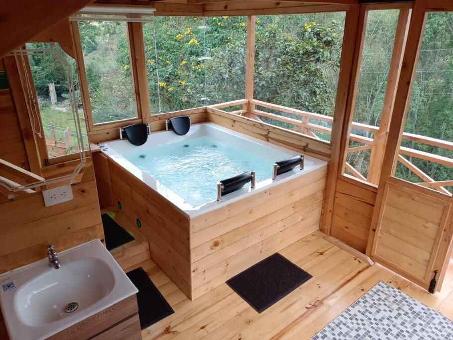 Ecocabaña con Jacuzzi Ecocabañas ByB