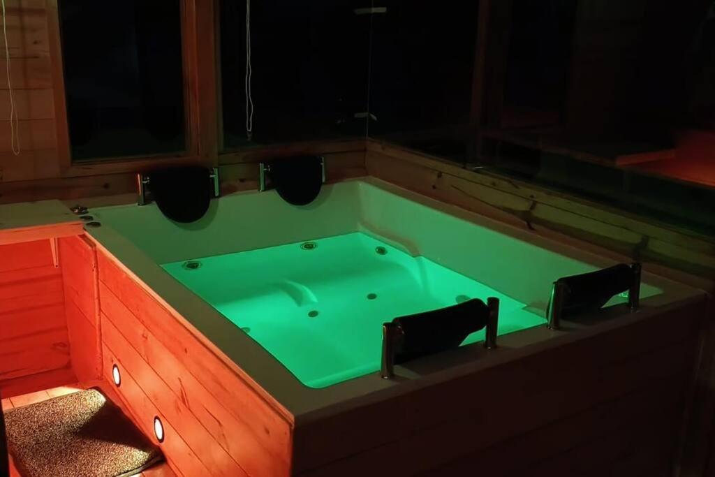 Ecocabaña con Jacuzzi Ecocabañas ByB