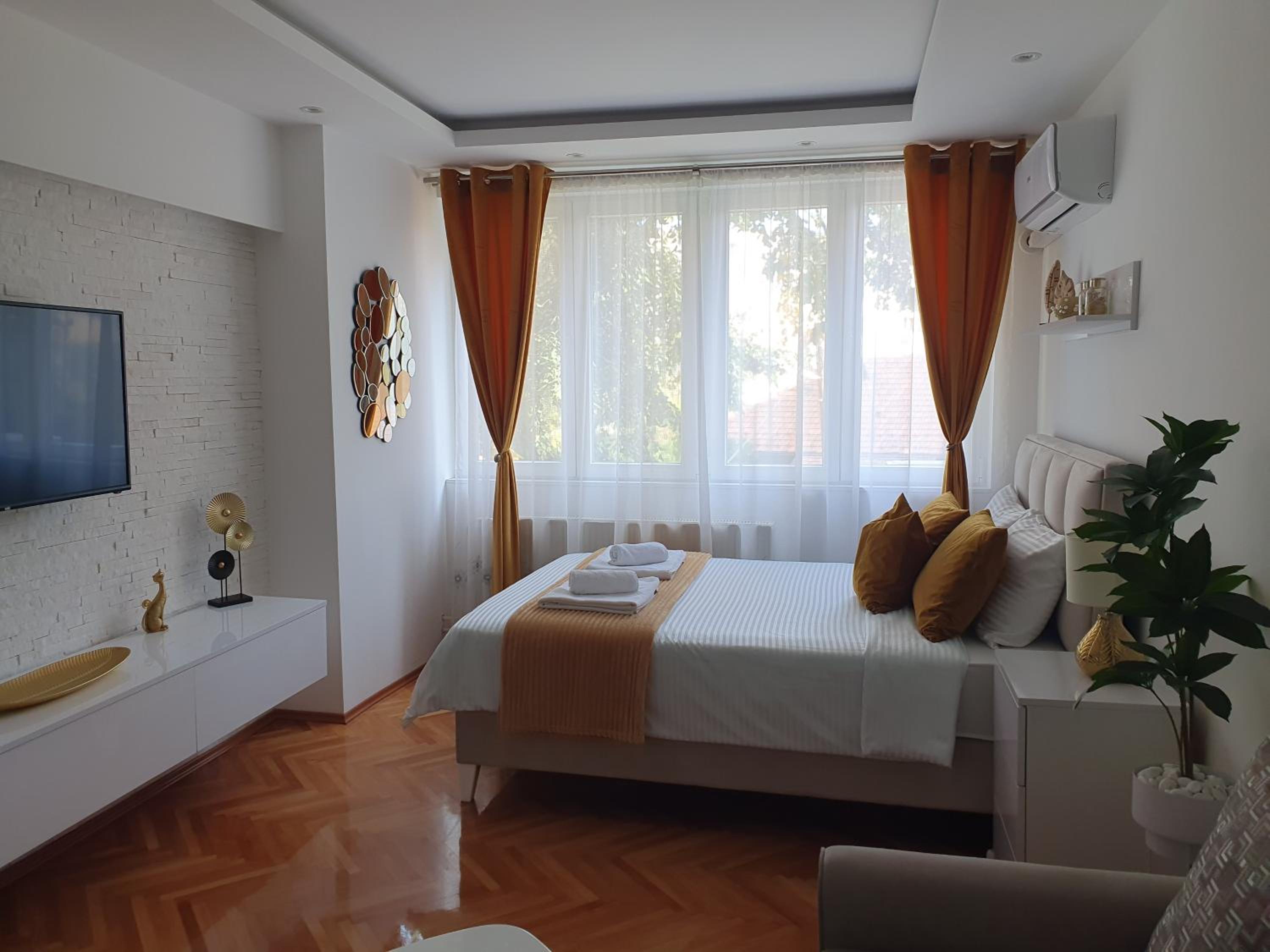 Golden Apartment view 4