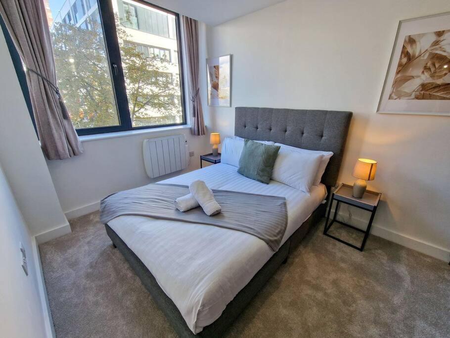 1 Bed Old Trafford Flat Free Parking photo 3