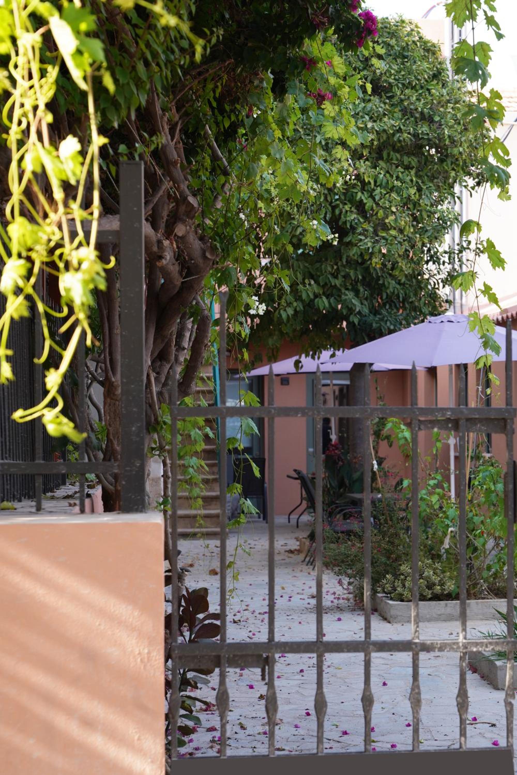 Lindas Convent Garden Home 1