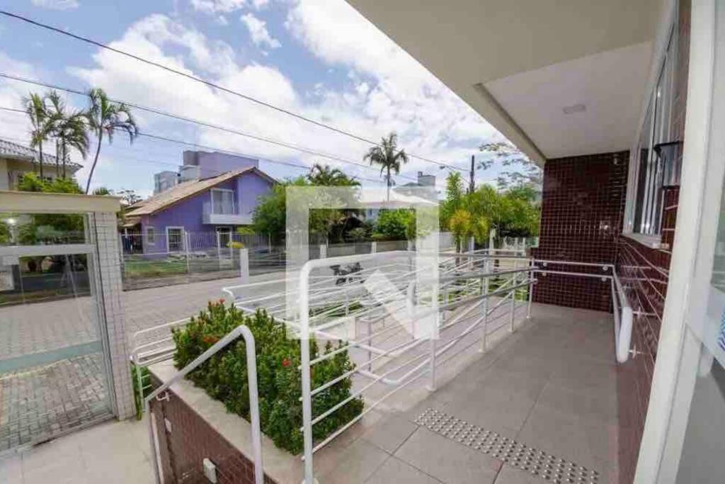 AP PRAIA DE CANASVIEIRAS ÓTIMA LOCALIZAÇÃO