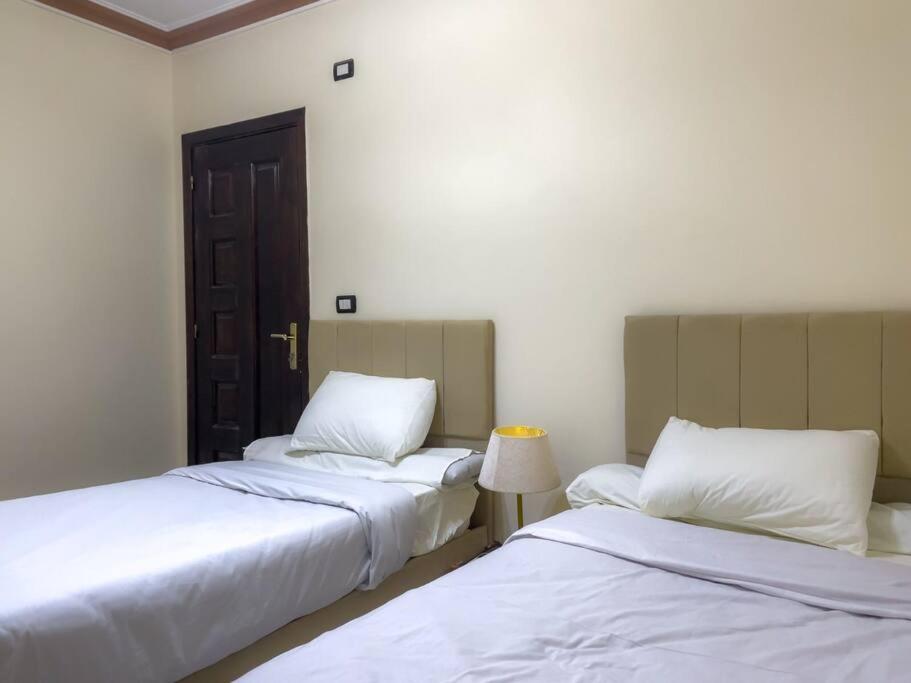Modern 3BR Full pyramids view Apartment & Free Roof Acsess