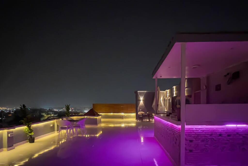 Modern 3BR Full pyramids view Apartment & Free Roof Acsess