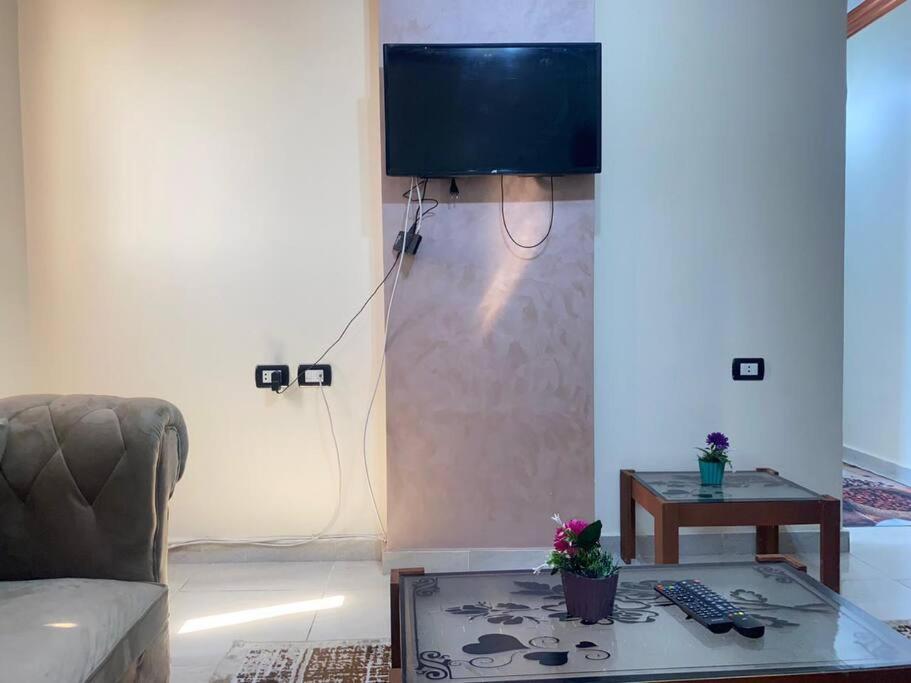 Modern 3BR Full pyramids view Apartment & Free Roof Acsess