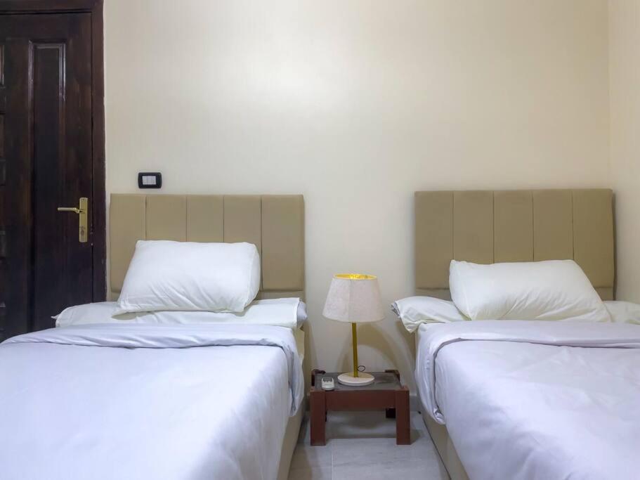 Modern 3BR Full pyramids view Apartment & Free Roof Acsess