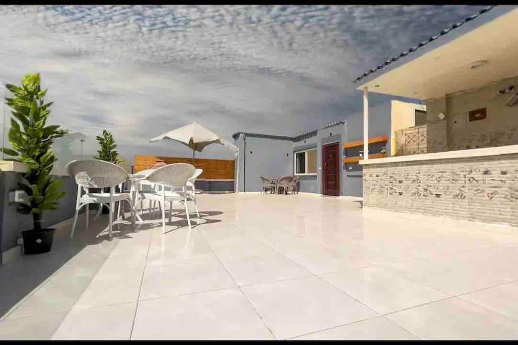 Modern 3BR Full pyramids view Apartment & Free Roof Acsess