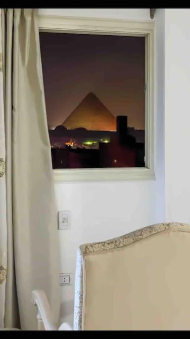 Modern 3BR Full pyramids view Apartment & Free Roof Acsess