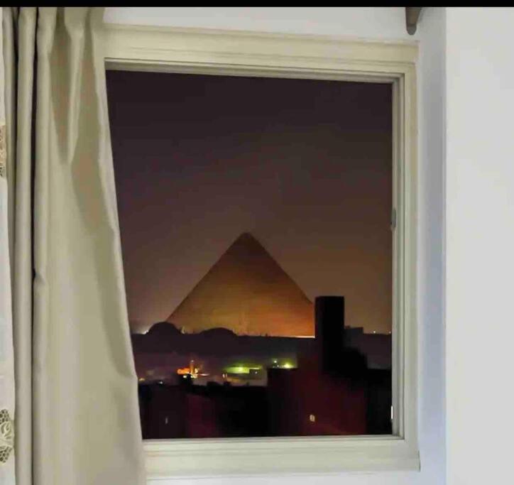 Modern 3BR Full pyramids view Apartment & Free Roof Acsess