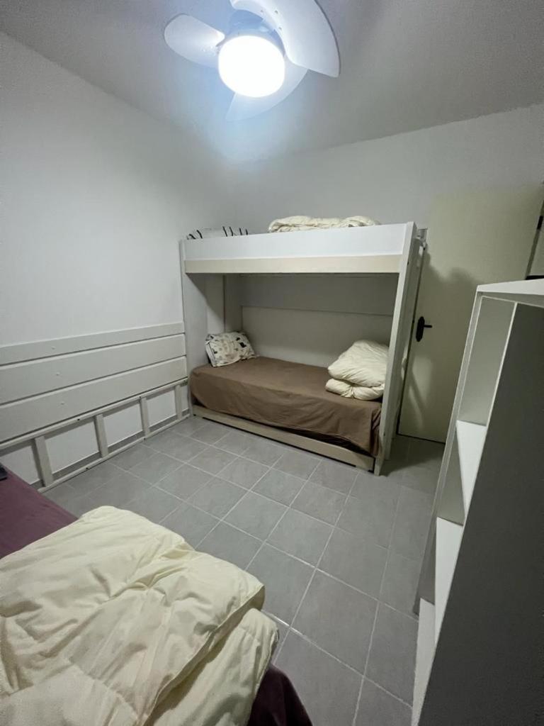 Apartamento Condomínio Wembley Tênis de frente à praia