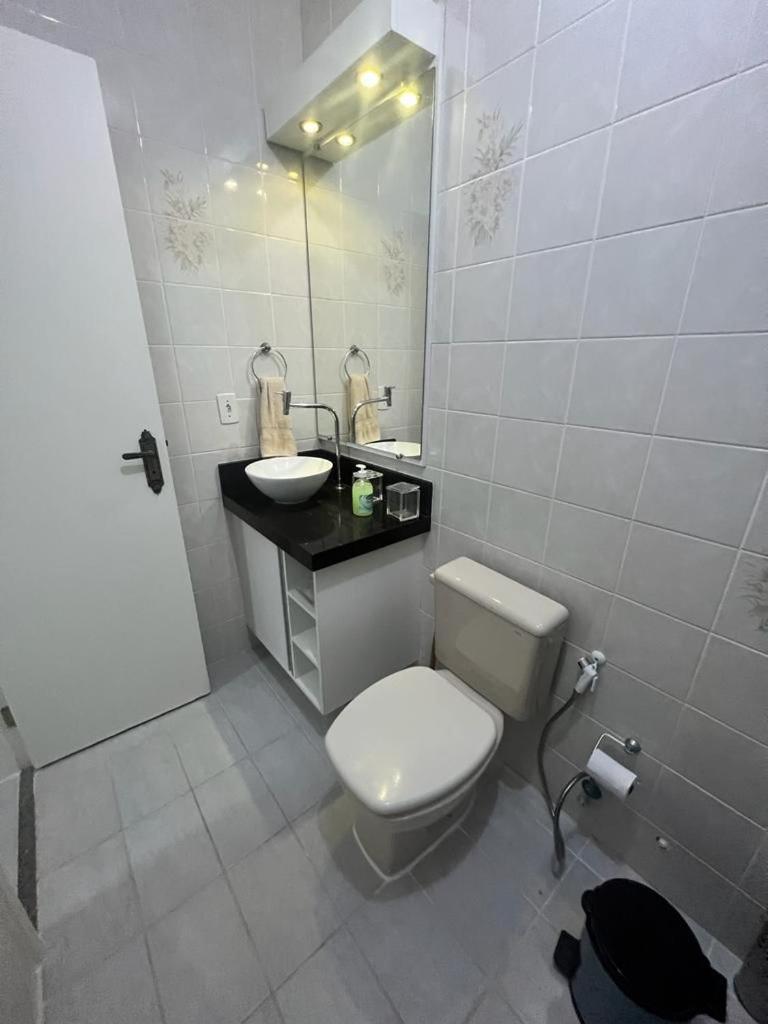 Apartamento Condomínio Wembley Tênis de frente à praia