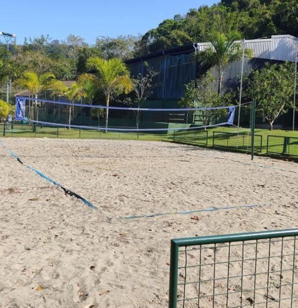 Apartamento Condomínio Wembley Tênis de frente à praia