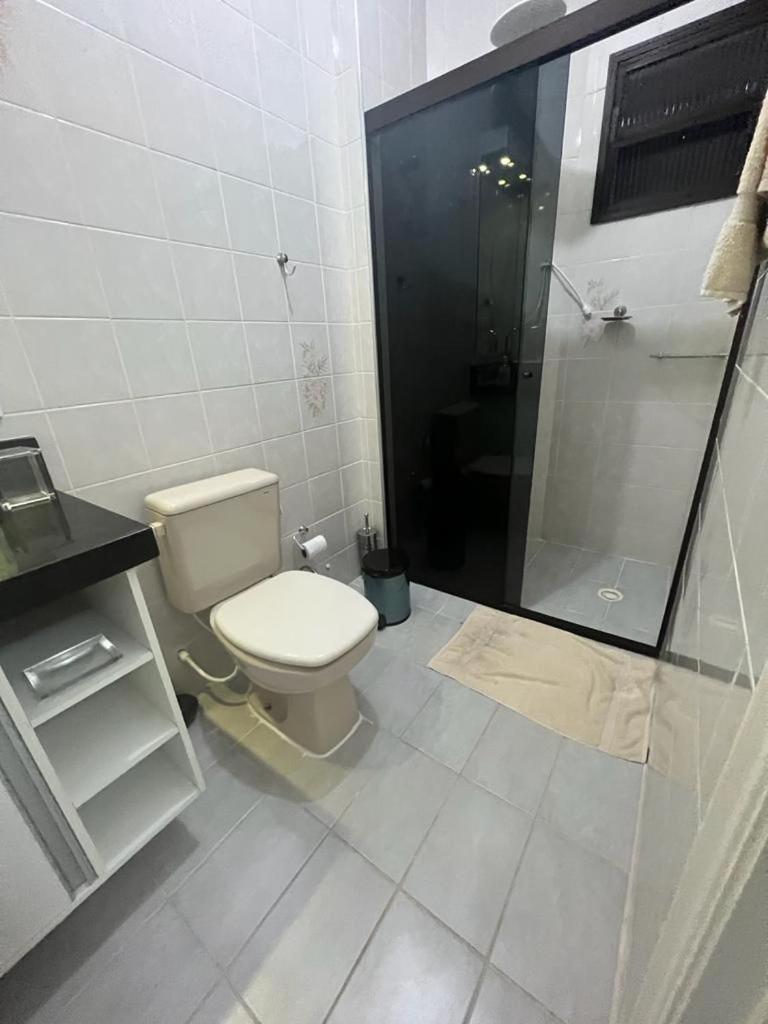 Apartamento Condomínio Wembley Tênis de frente à praia