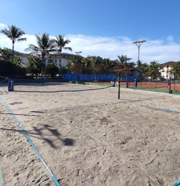 Apartamento Condomínio Wembley Tênis de frente à praia