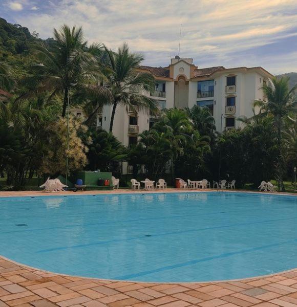Apartamento Condomínio Wembley Tênis de frente à praia