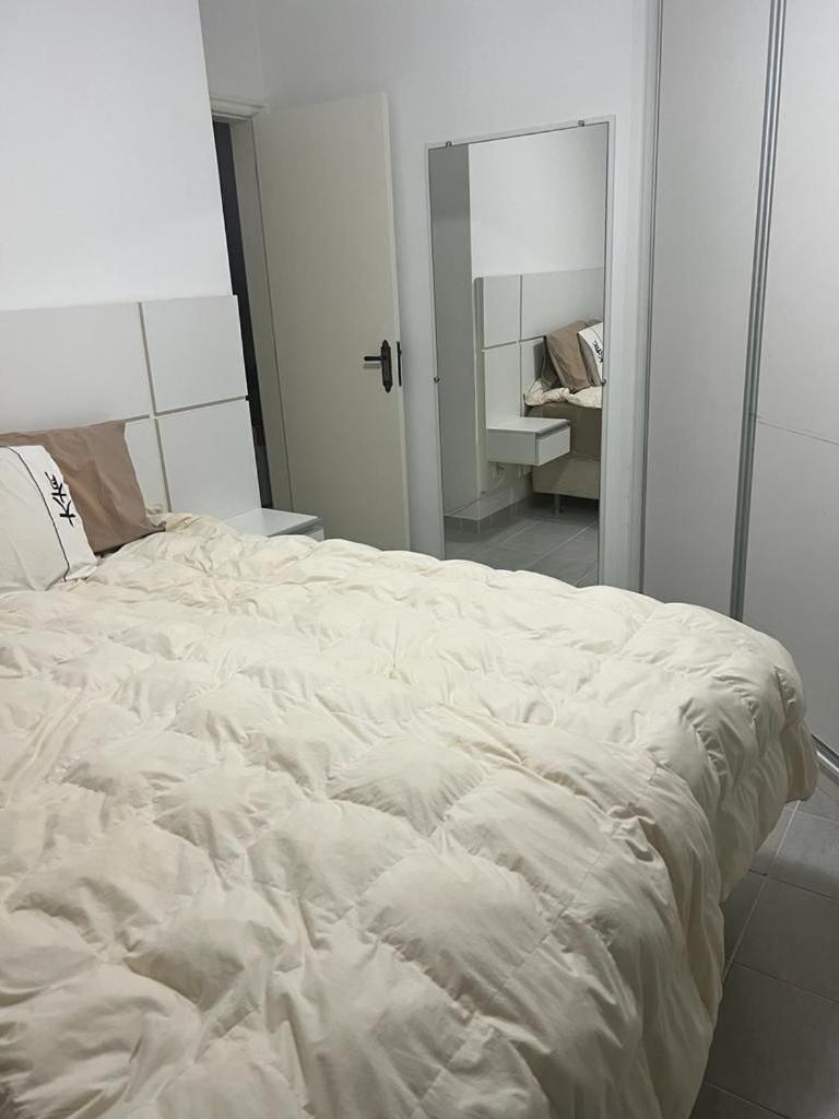 Apartamento Condomínio Wembley Tênis de frente à praia