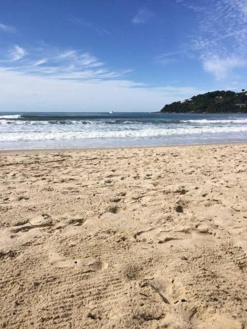 Apartamento Condomínio Wembley Tênis de frente à praia