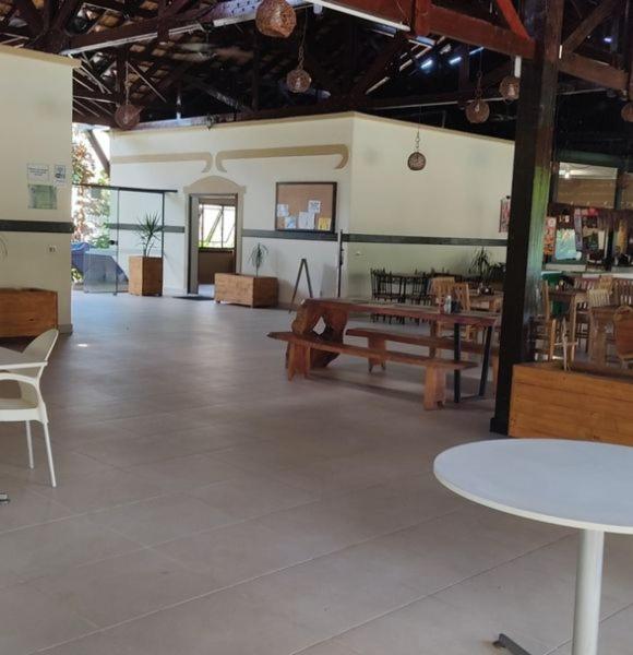 Apartamento Condomínio Wembley Tênis de frente à praia