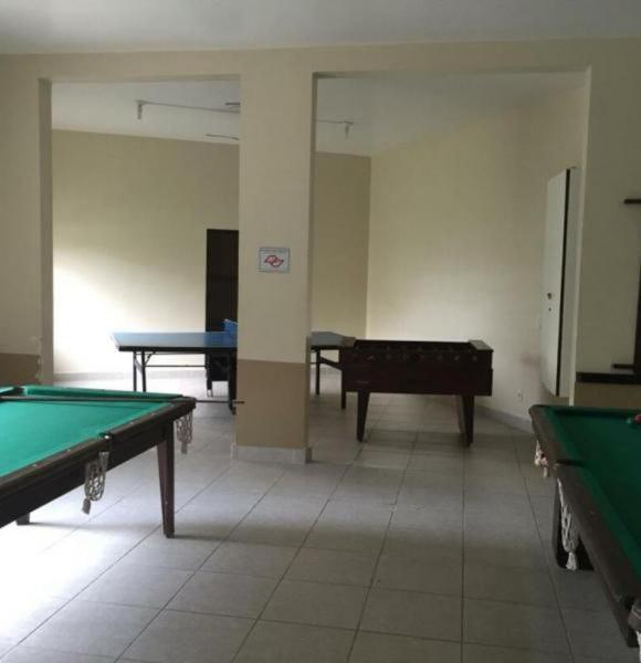 Apartamento Condomínio Wembley Tênis de frente à praia