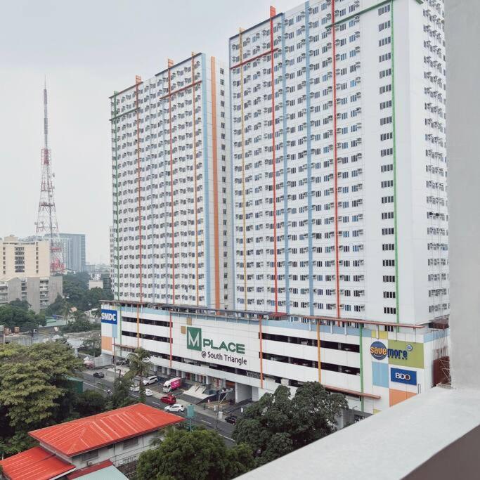 2BR spacious loft in QC, short walk to M Place view 5
