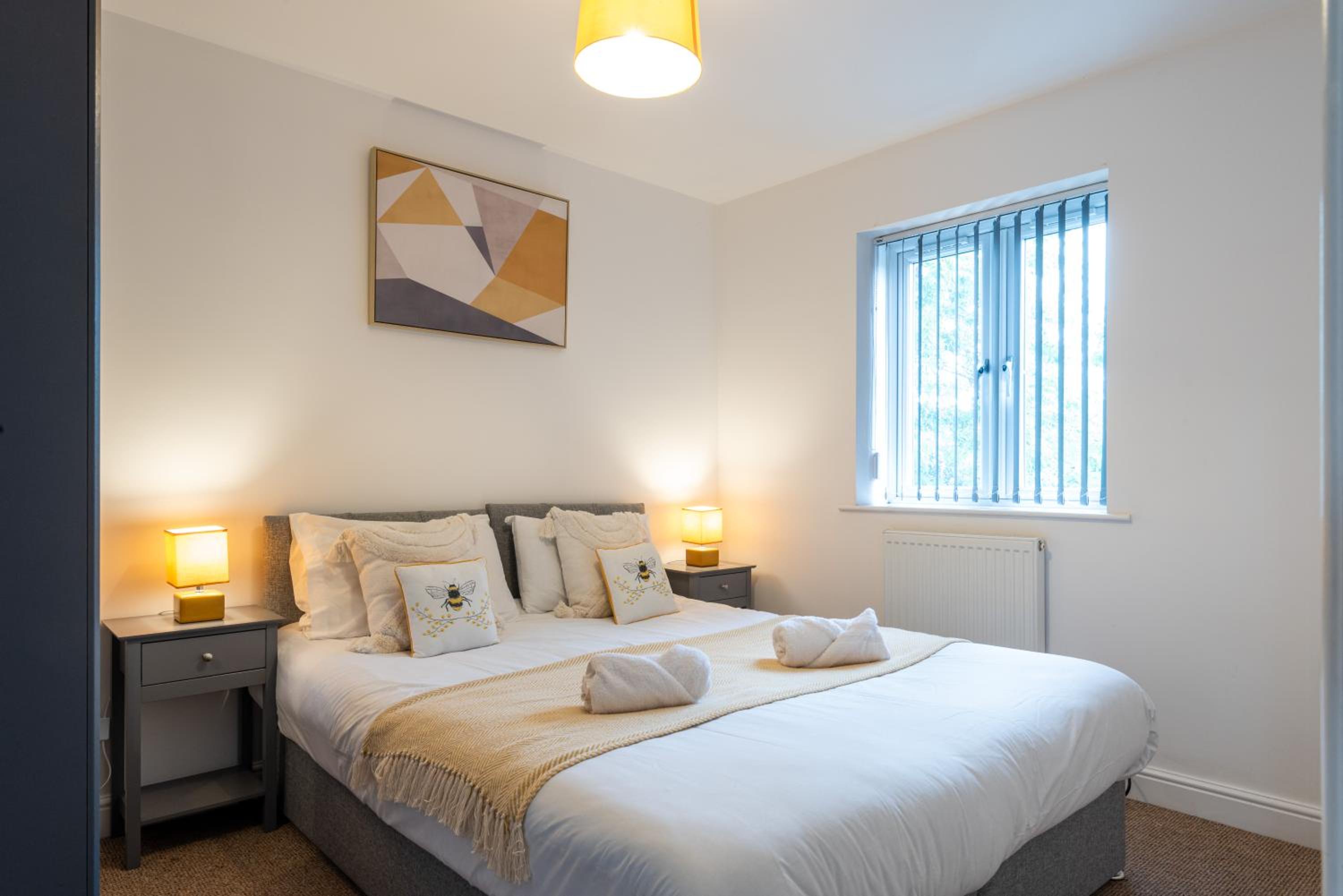 2 Parking spaces - Contractors - Spacious - Offers - Garden view 5