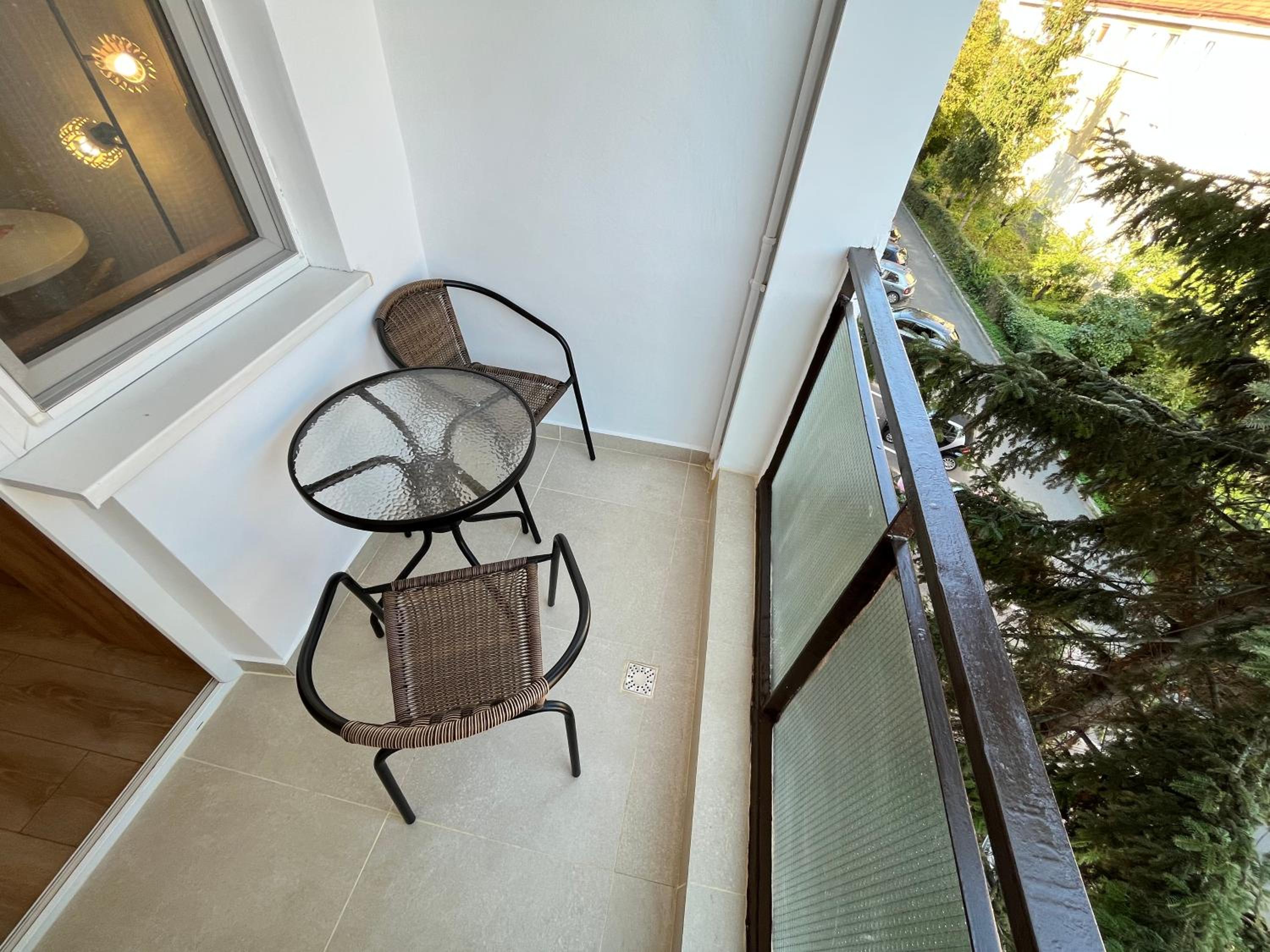Quiet flat with balcony, free parking included
