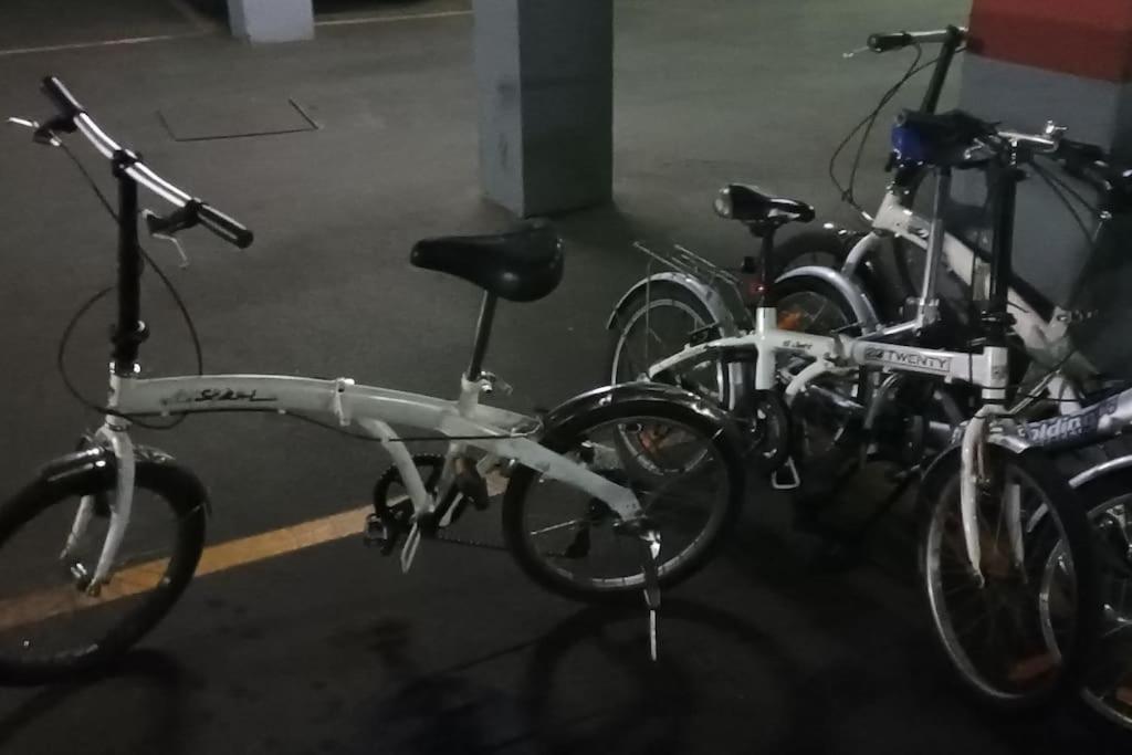 Apto céntrico, 2 aparcamientos privados, bicis view 3