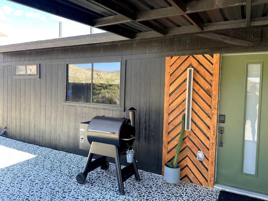 Black Moon Ranch - Flamingo Heights view 3