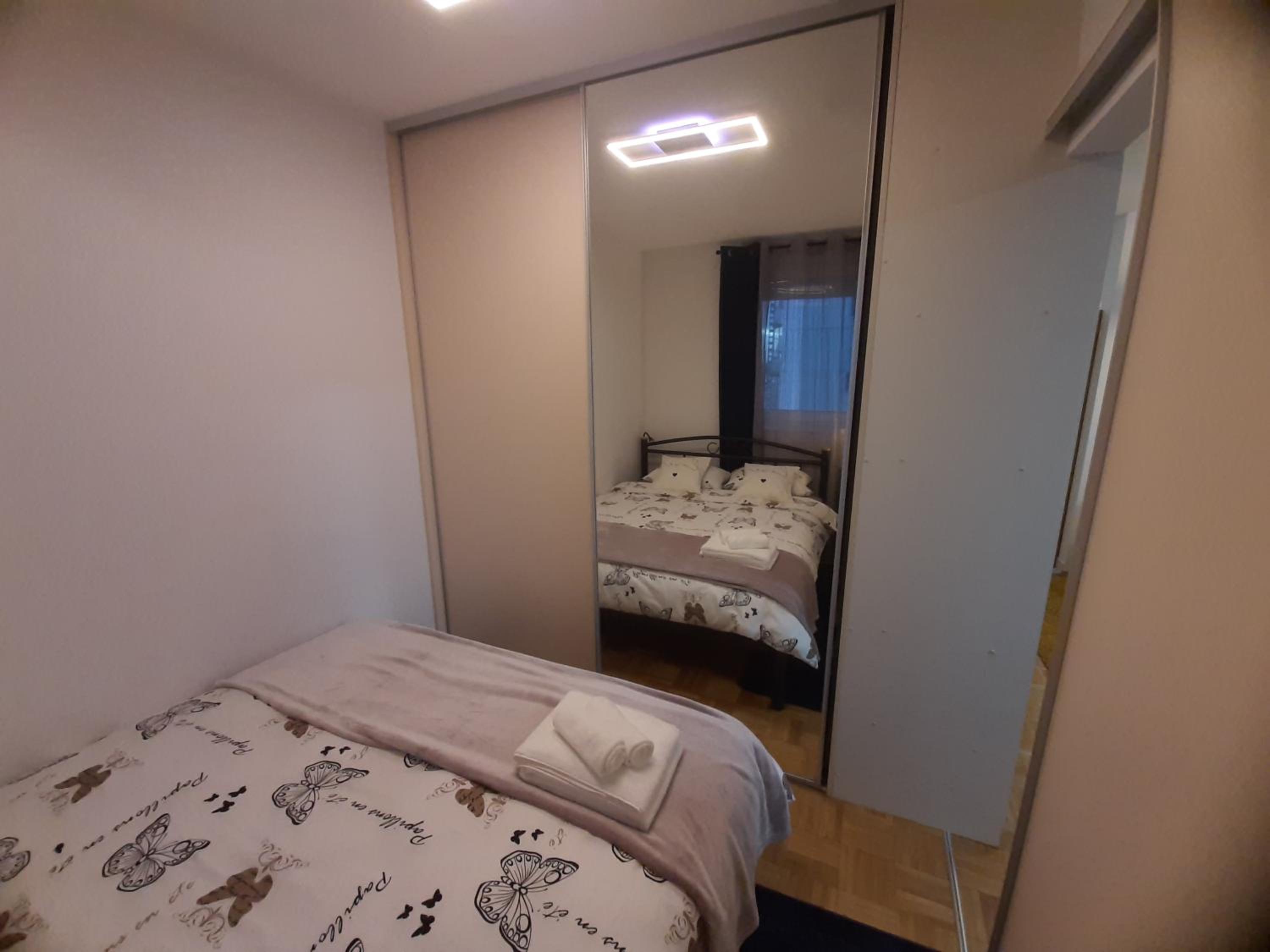Apartment Relax with infrared Sunshower