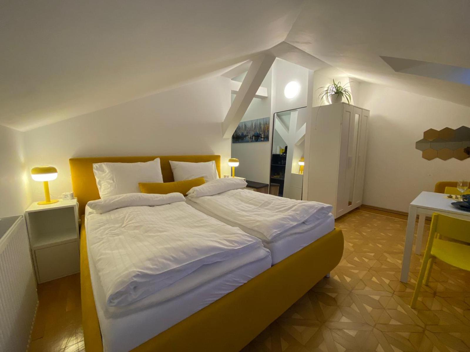 Small but Charming-Yellow Appartement