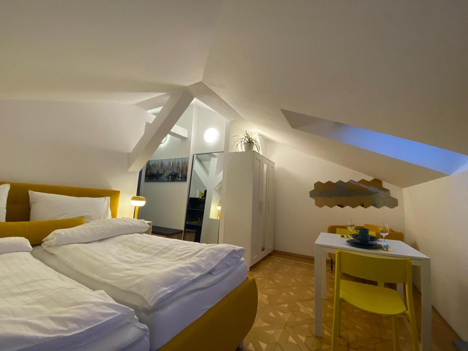 Small but Charming-Yellow Appartement