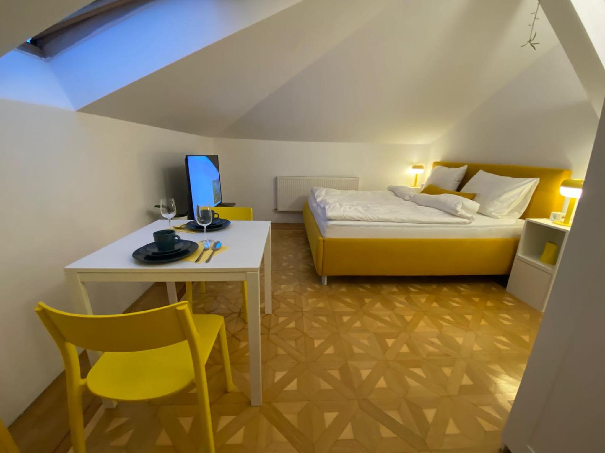 Small but Charming-Yellow Appartement