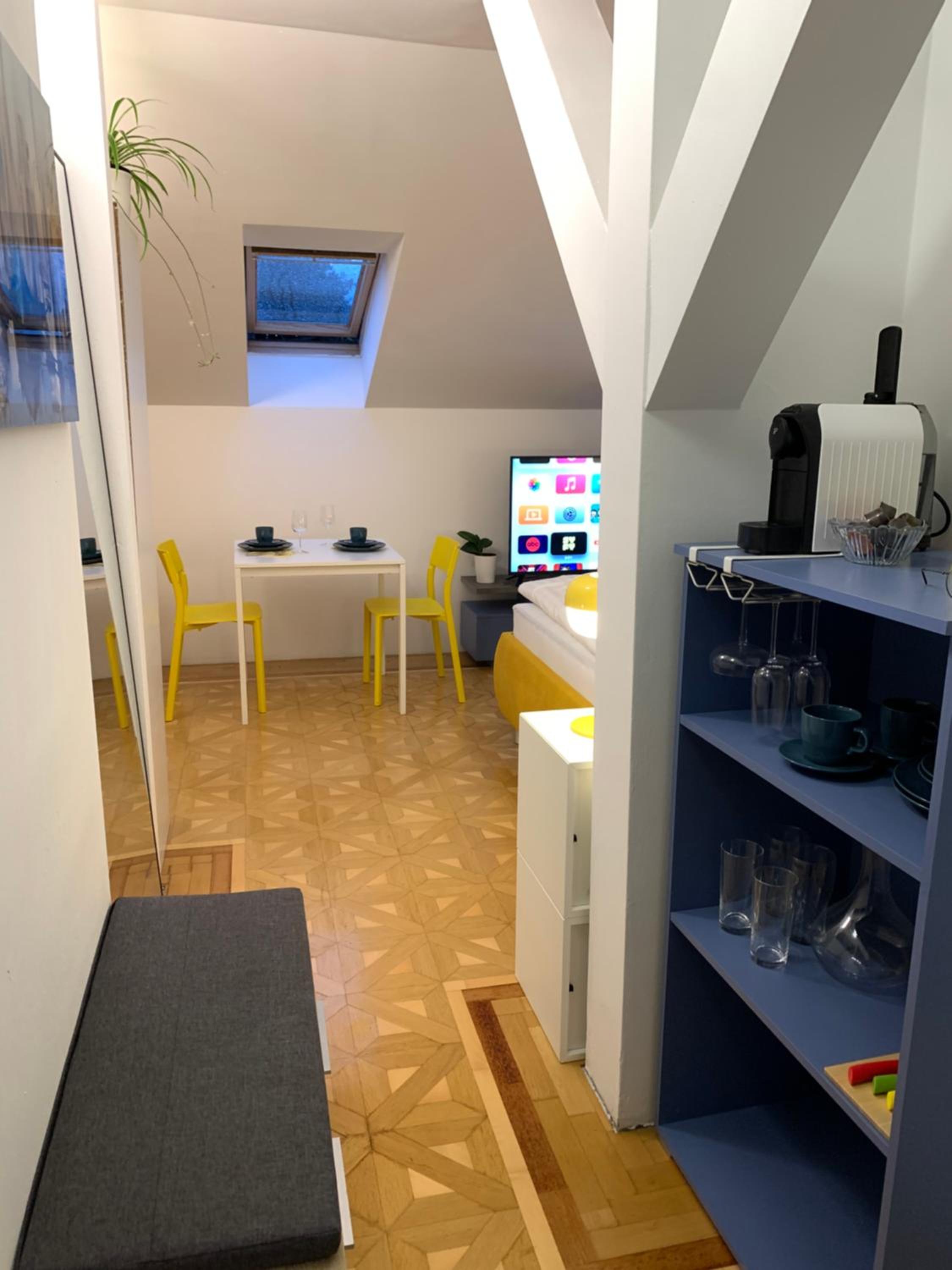 Small but Charming-Yellow Appartement