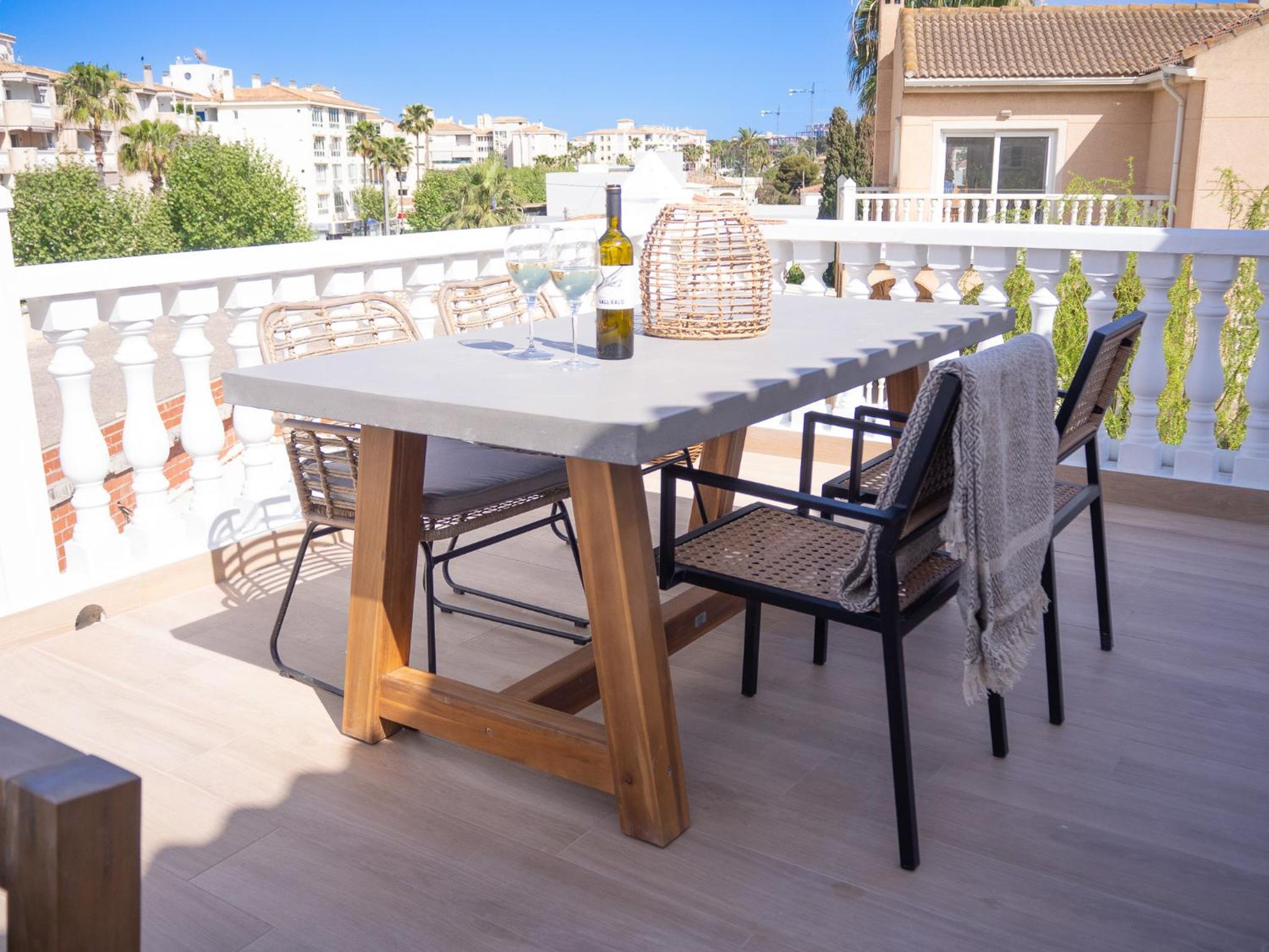 Casa Narú Albir, duplex appartement met ruim terras en buitenkeuken