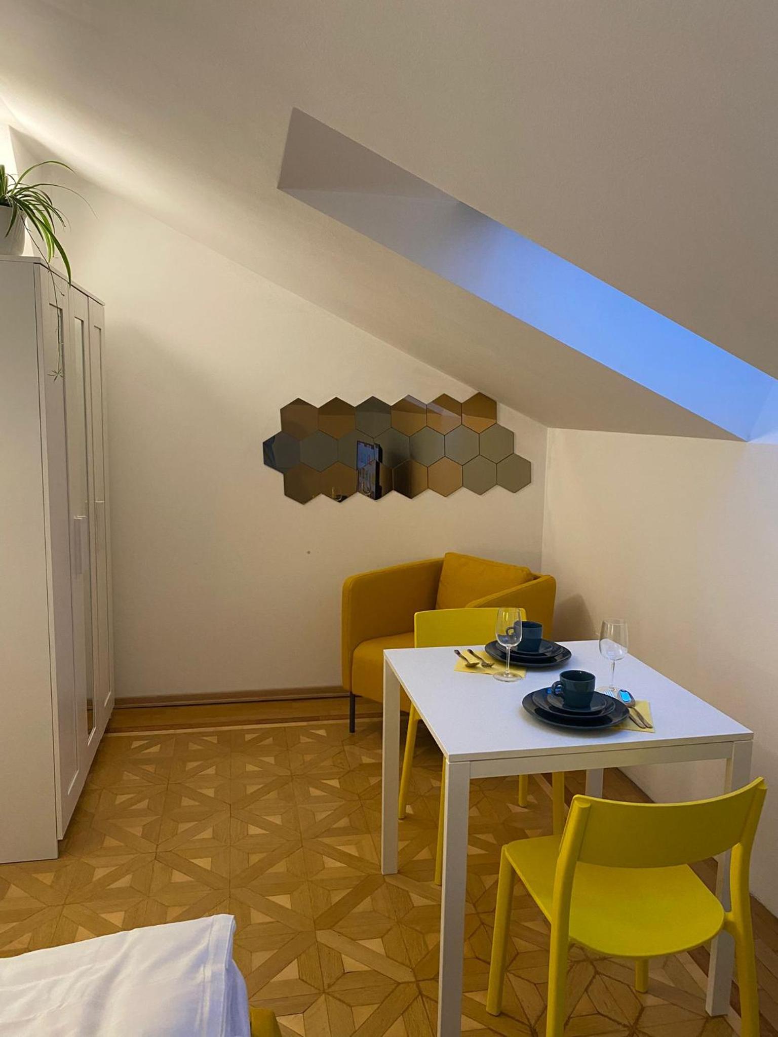 Small but Charming-Yellow Appartement