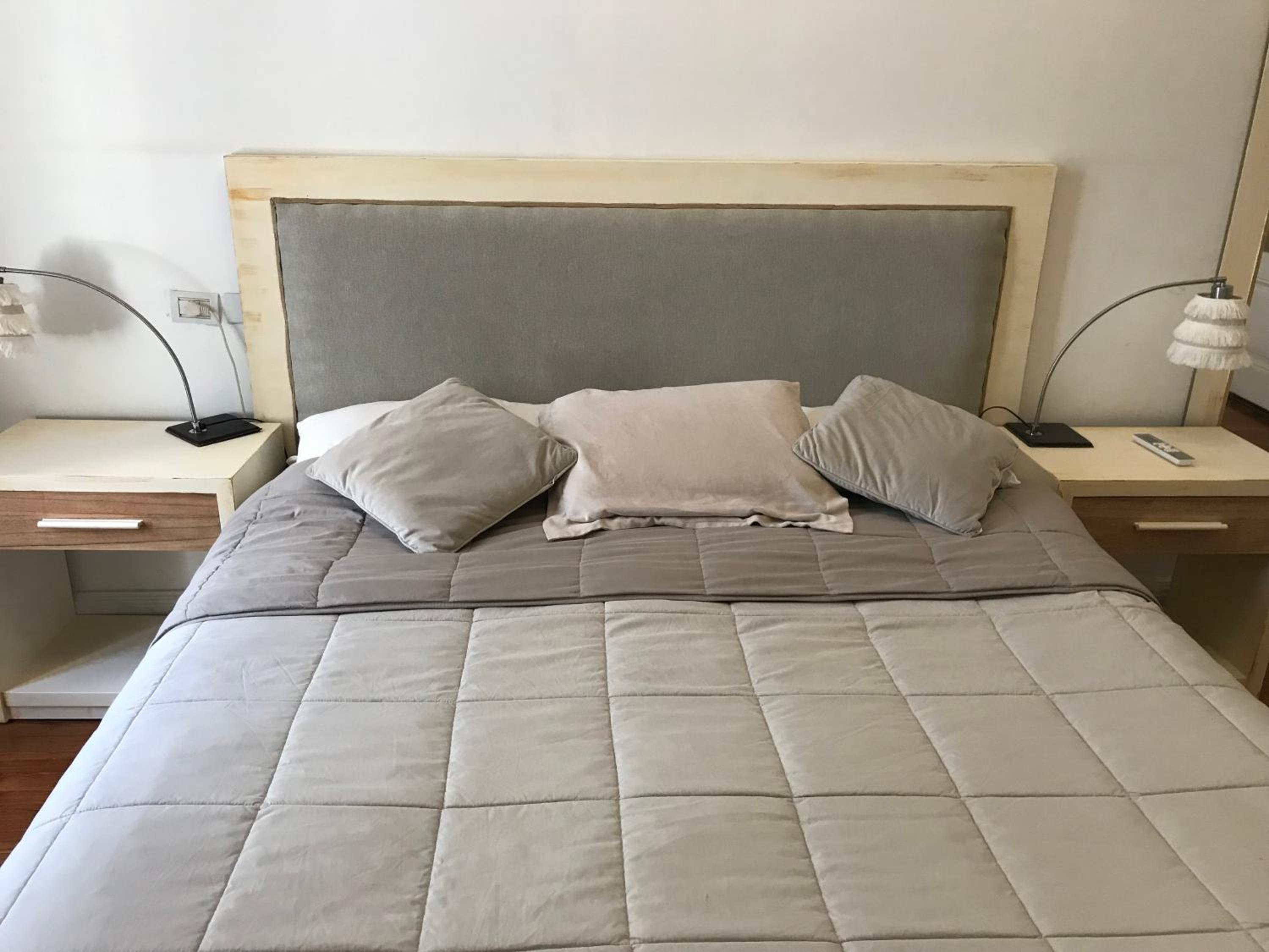 Spacious 2BR Historic Apartment Executive Ready Fast WiFi