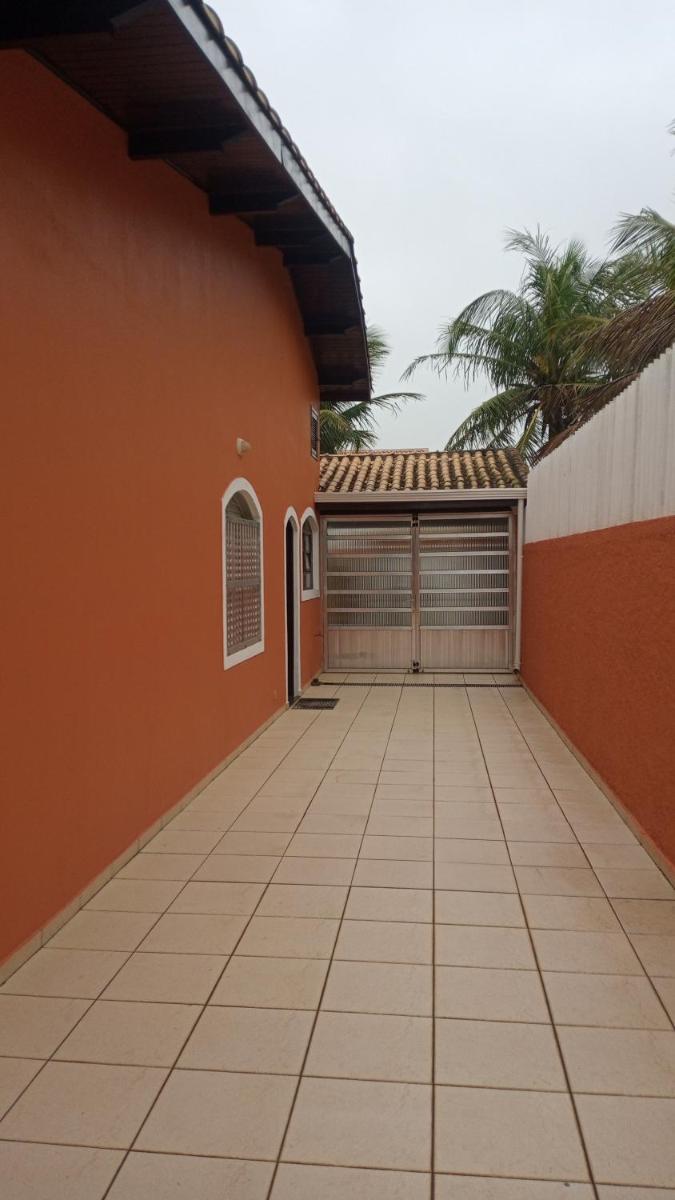 Casa na quadra da Praia de Peruíbe