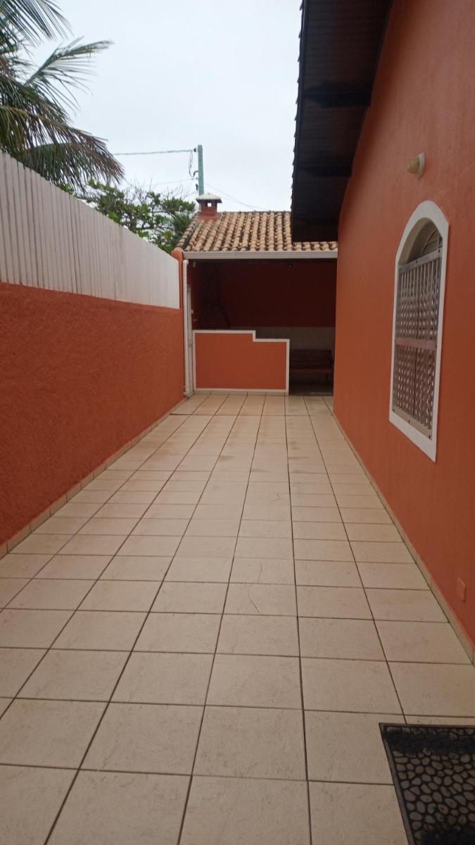 Casa na quadra da Praia de Peruíbe