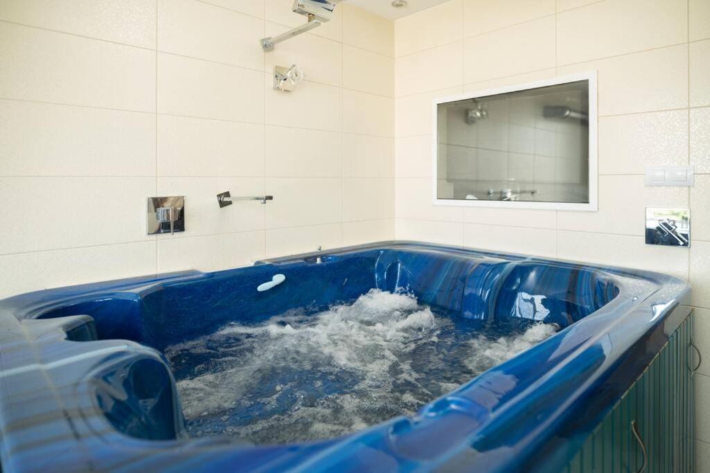 Martonfalvi Penthouse w Jacuzzi
