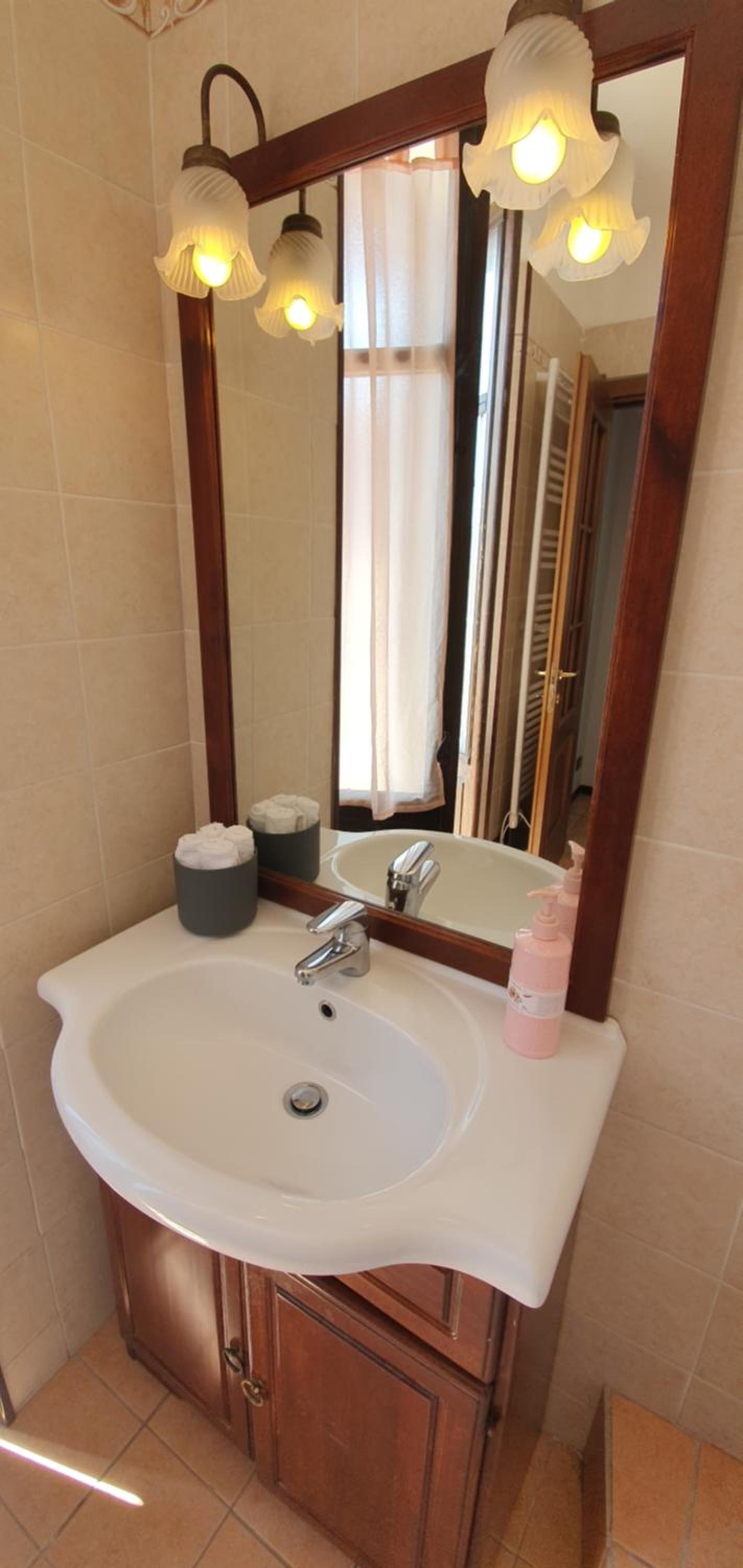 Host Civico 4 en Montafia — bathroom