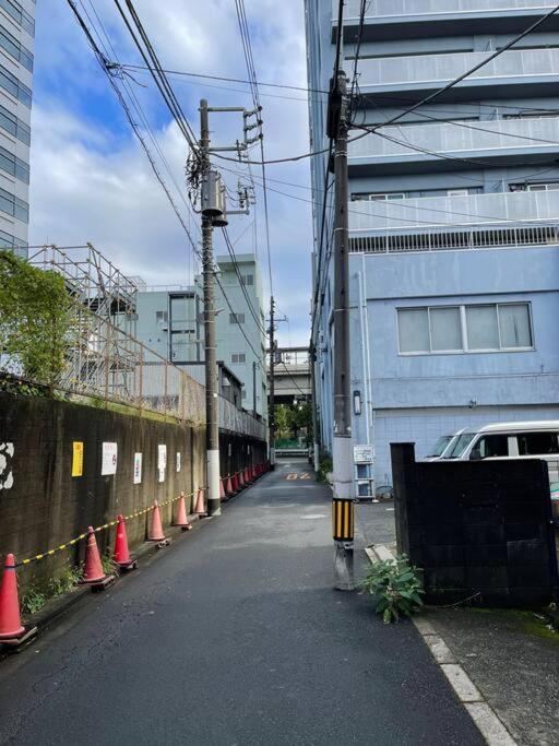 3 mins to Shinjuku sta by train! Twin beds,Projector,Appliances!