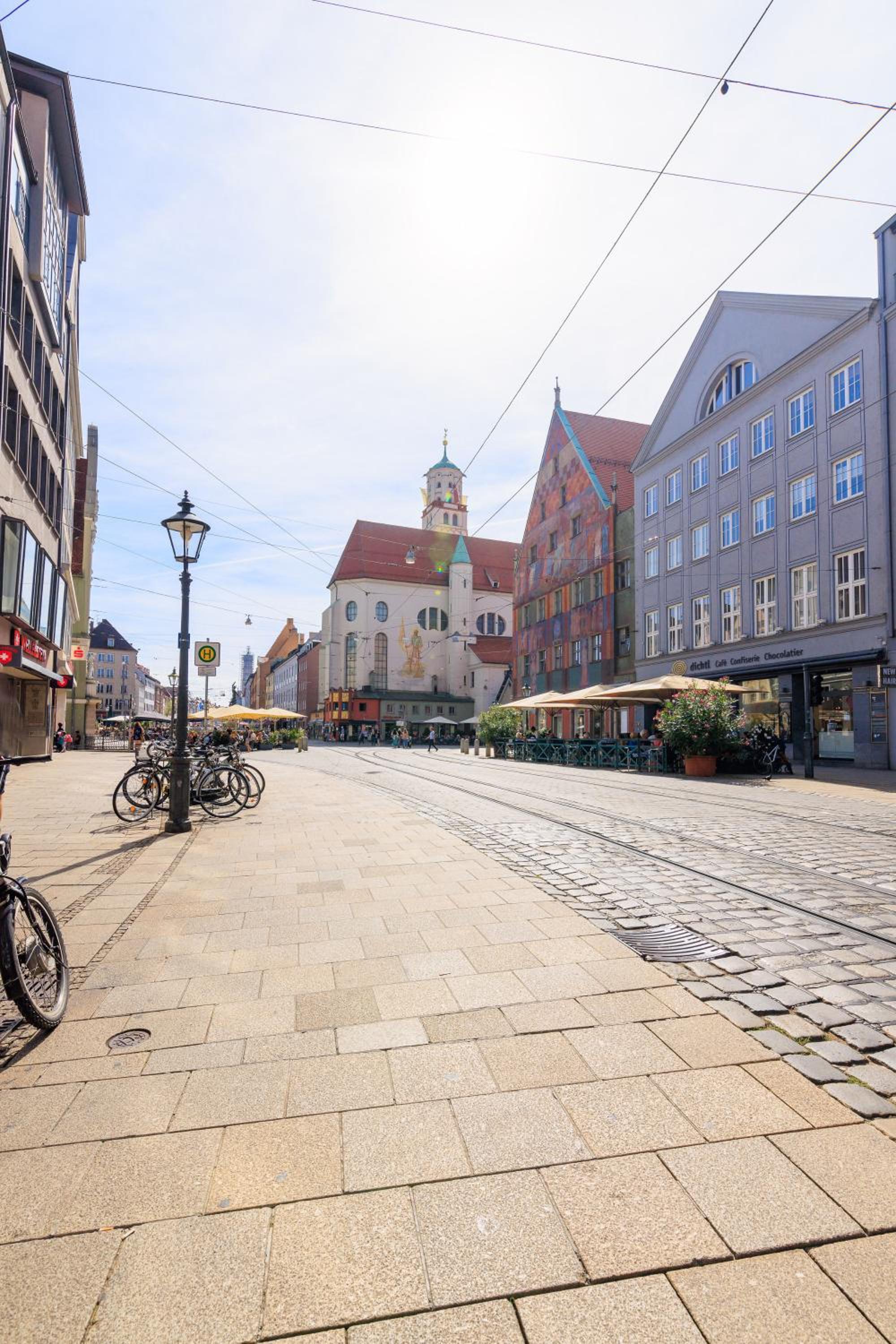 Global Living - Design Apartment I Rathausplatz I Kitchen I Augsburg