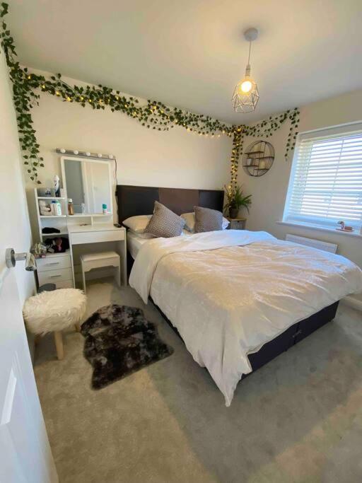 Chester House, Hampton Water 3 bed by Belmont Places view 4