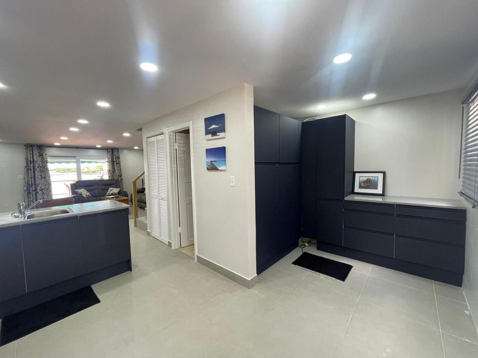 Beautiful 2BR and 2 en-suite bathroom with Marina and Sunset views