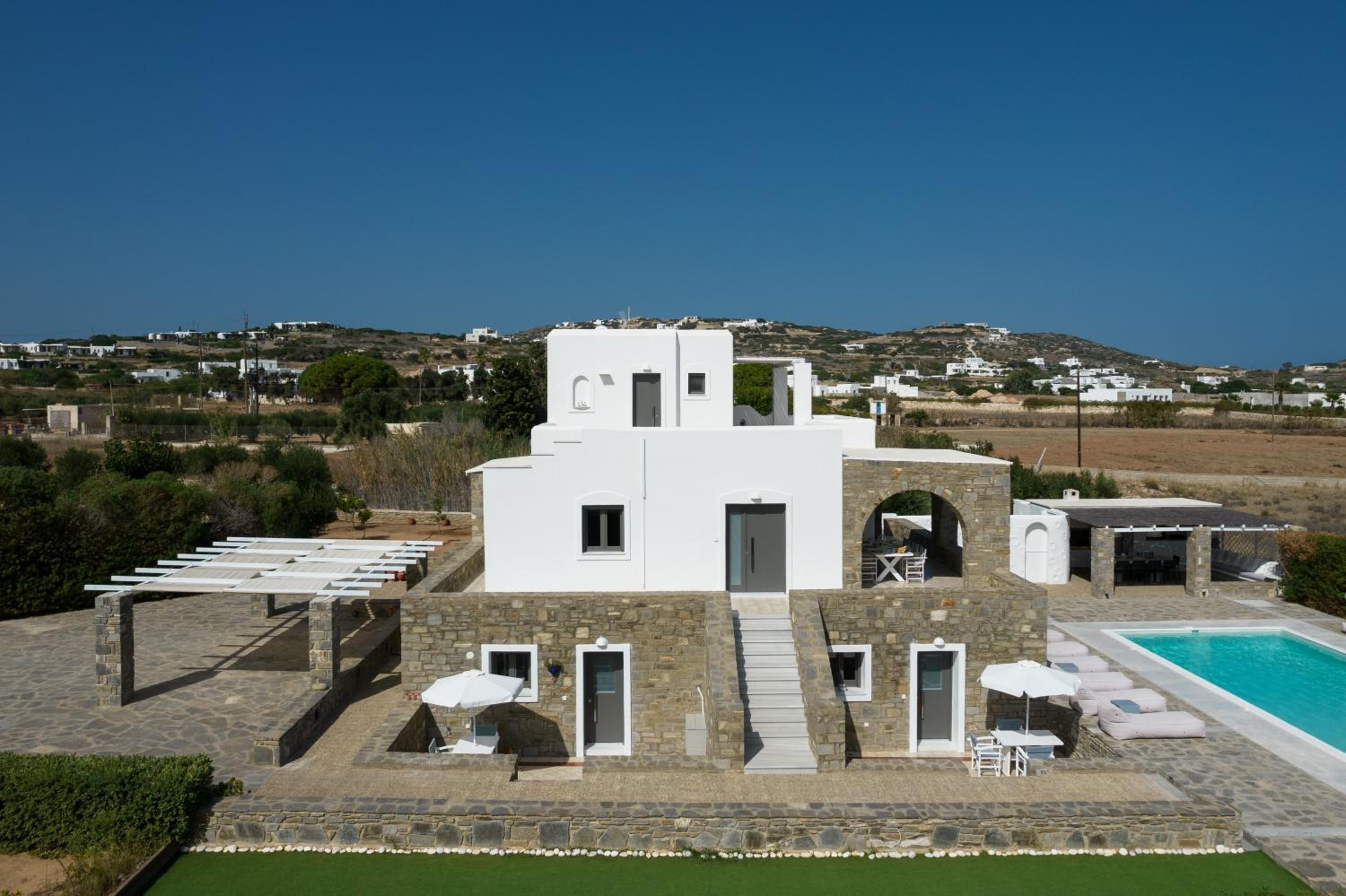 Hotel Villa Isterni Paros - Image 1