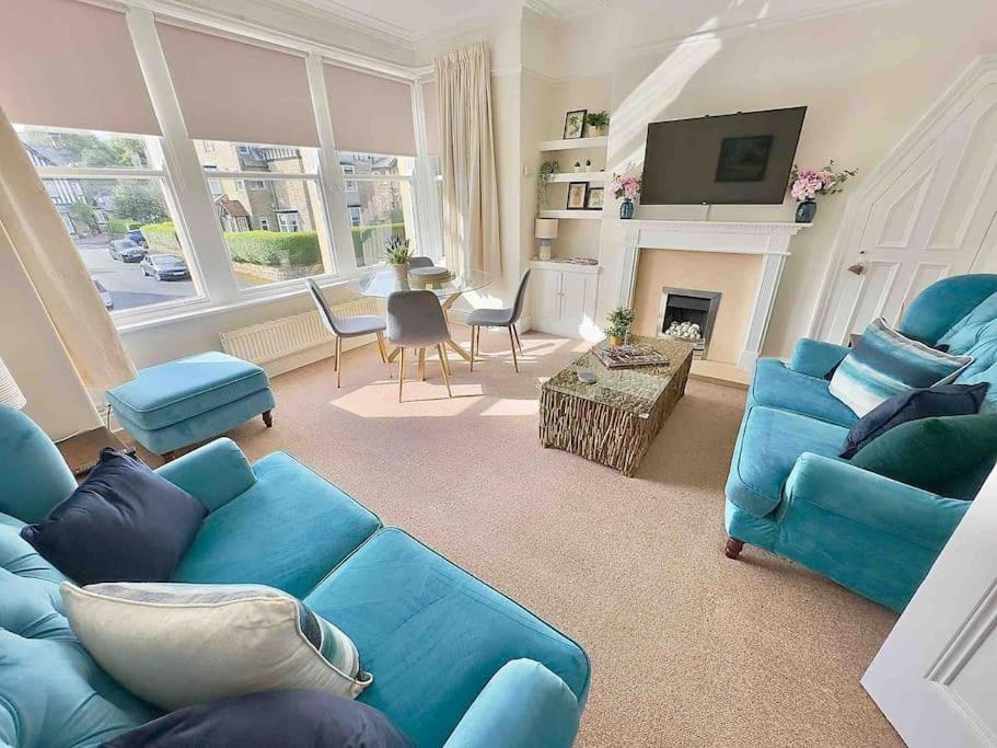 Spacious & Bright 3 bed Harrogate Apartment view 2